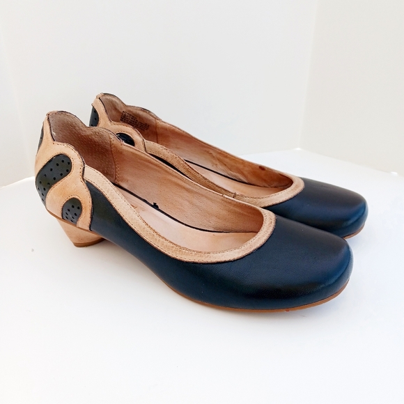 MIZ MOOZ Leather Low Heel Shoes Retro Style Black And Tan 1.25 Inch Heel - Picture 1 of 10